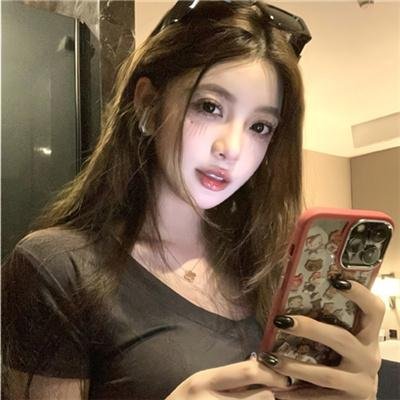 红色机尾